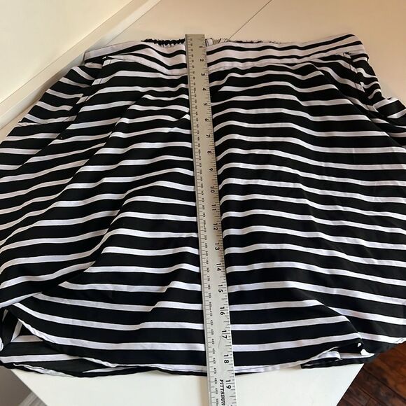 Vanity Women’s Large Black White Stripe Modern Skater Mini Skirt with Pockets! - Picture 7 of 7